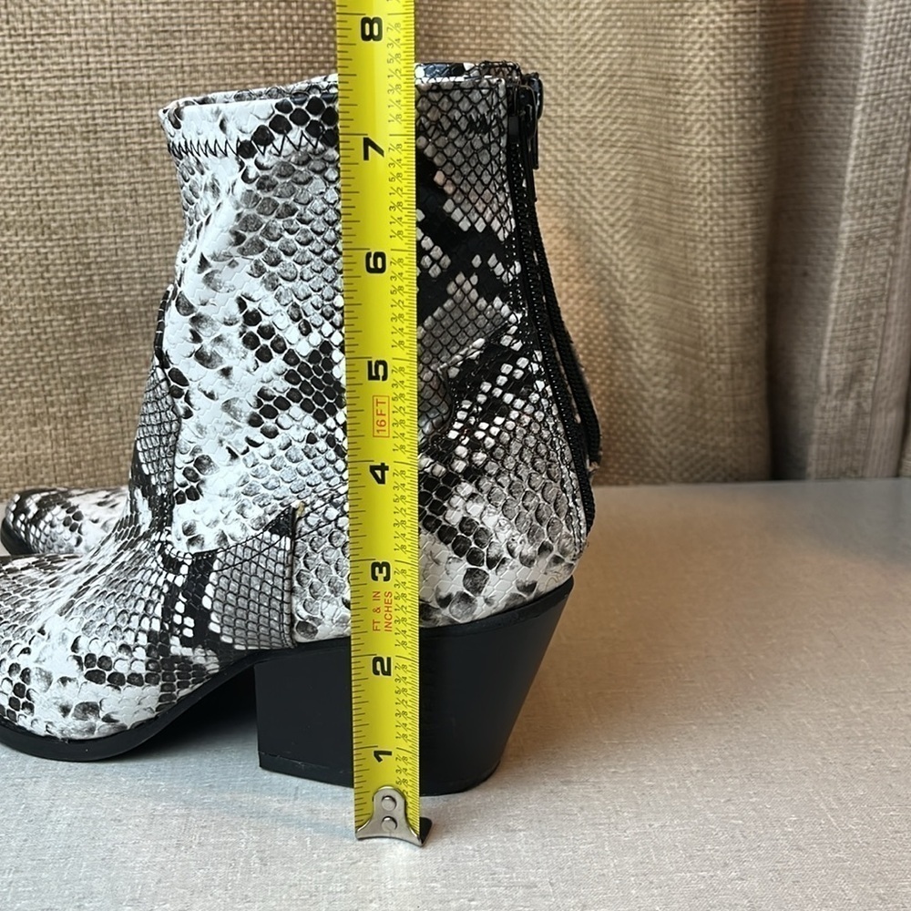 EUC Cowboy western booties sz 6.5 WOMEN’S zip up back YOKI VEGAN low h… - Picture 11 of 14